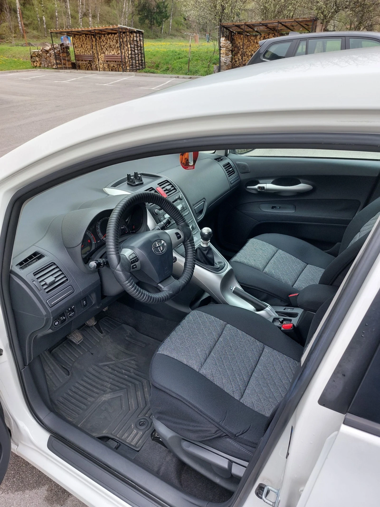 Toyota Auris 1.6, 132 к.с. - изображение 8