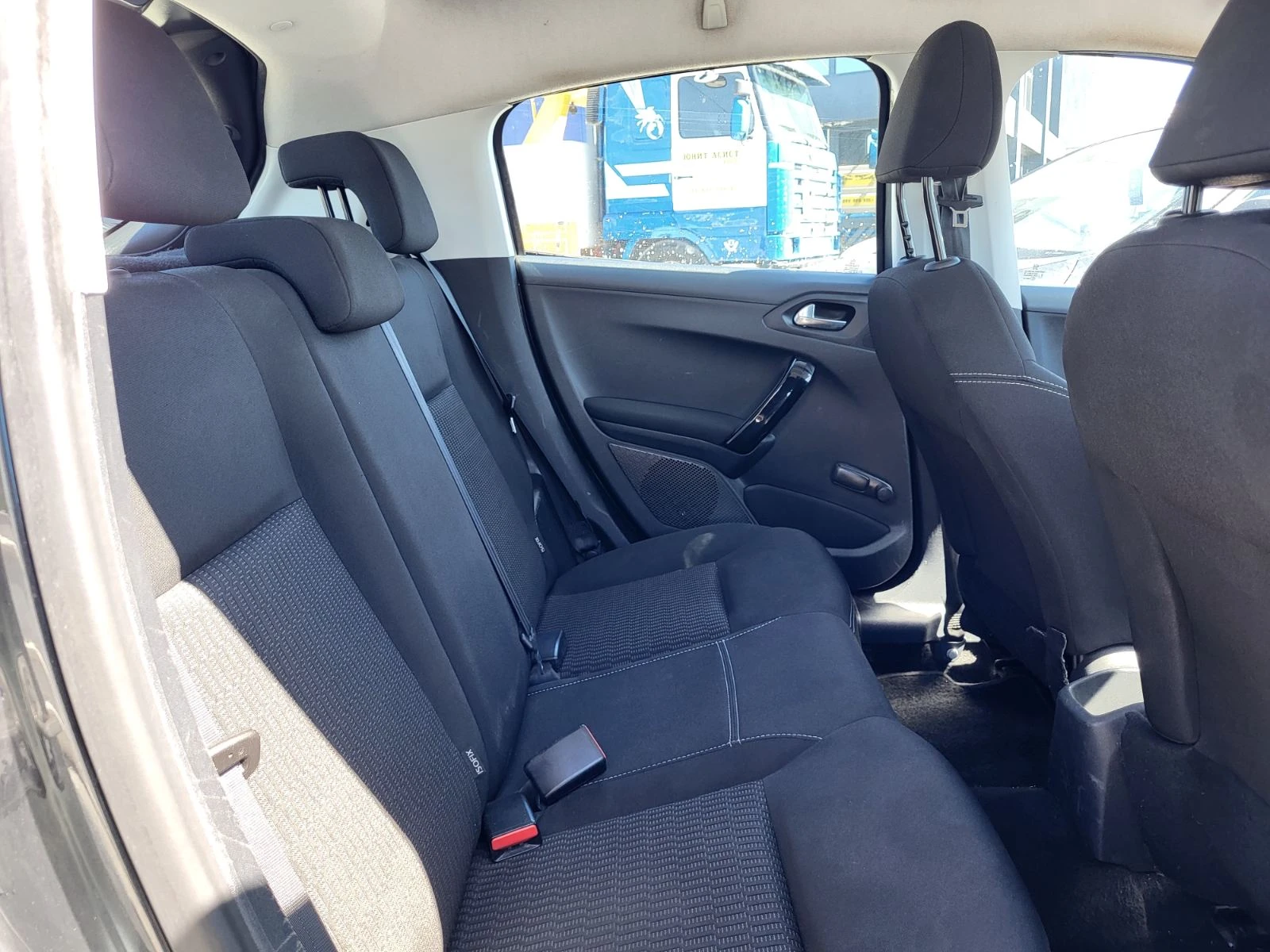 Peugeot 208 1.2i, снимка 9 - Автомобили и джипове - 54104649