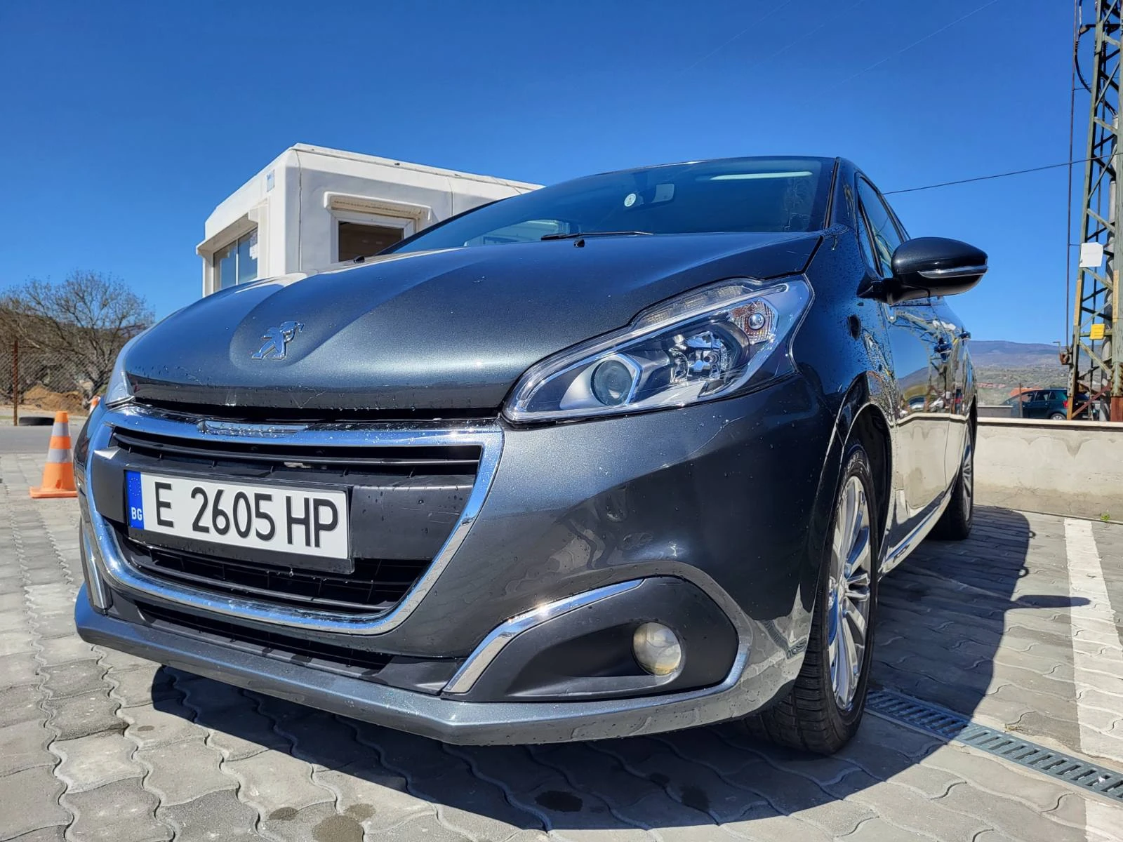 Peugeot 208 1.2i, снимка 6 - Автомобили и джипове - 54104649