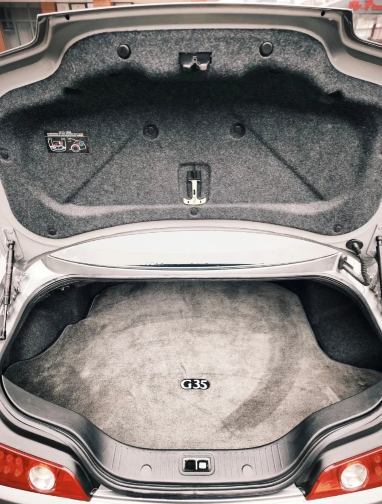 Nissan 350z LIMITED, снимка 12 - Автомобили и джипове - 54305192