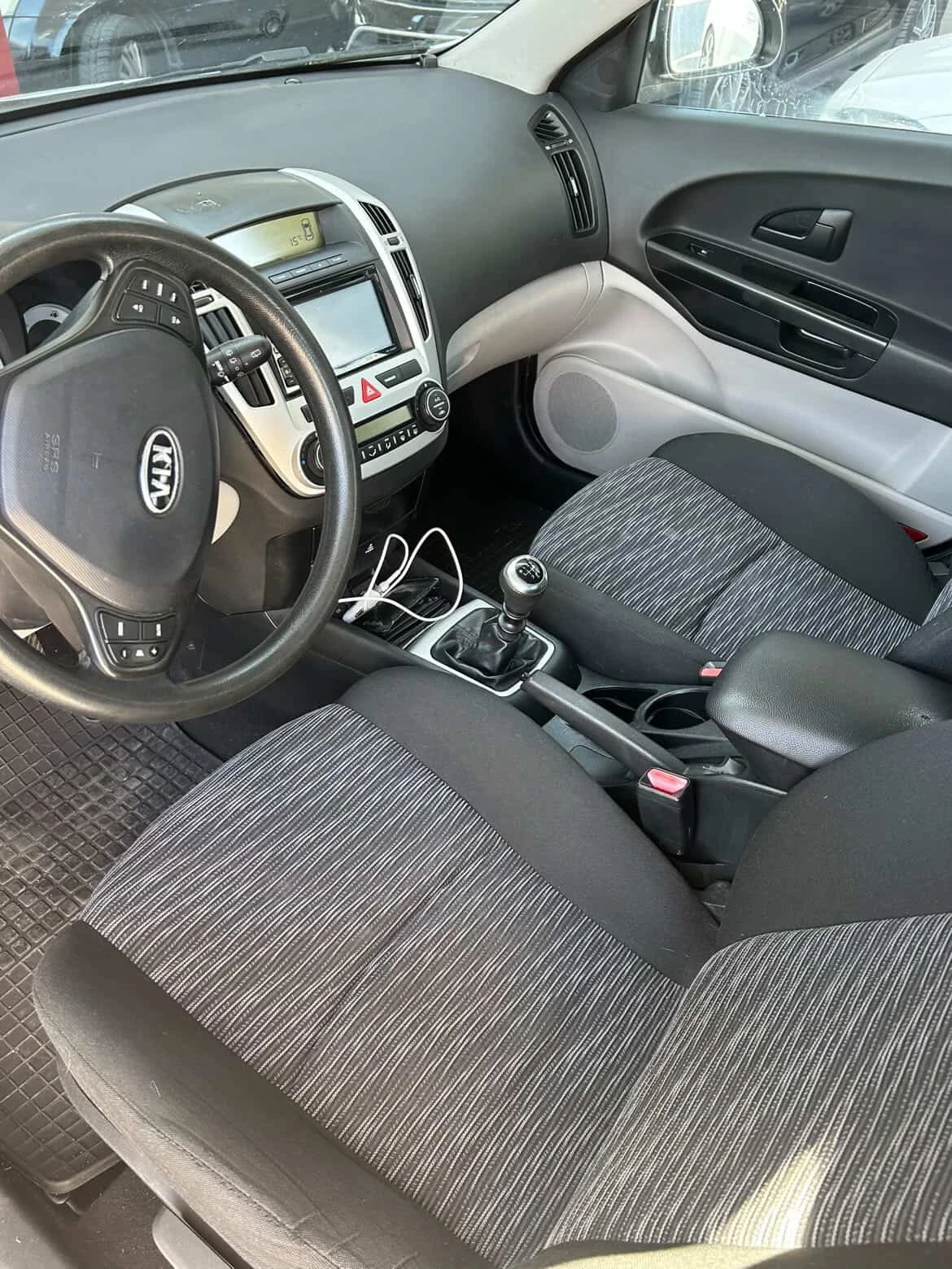 Kia Ceed, снимка 8 - Автомобили и джипове - 54339749