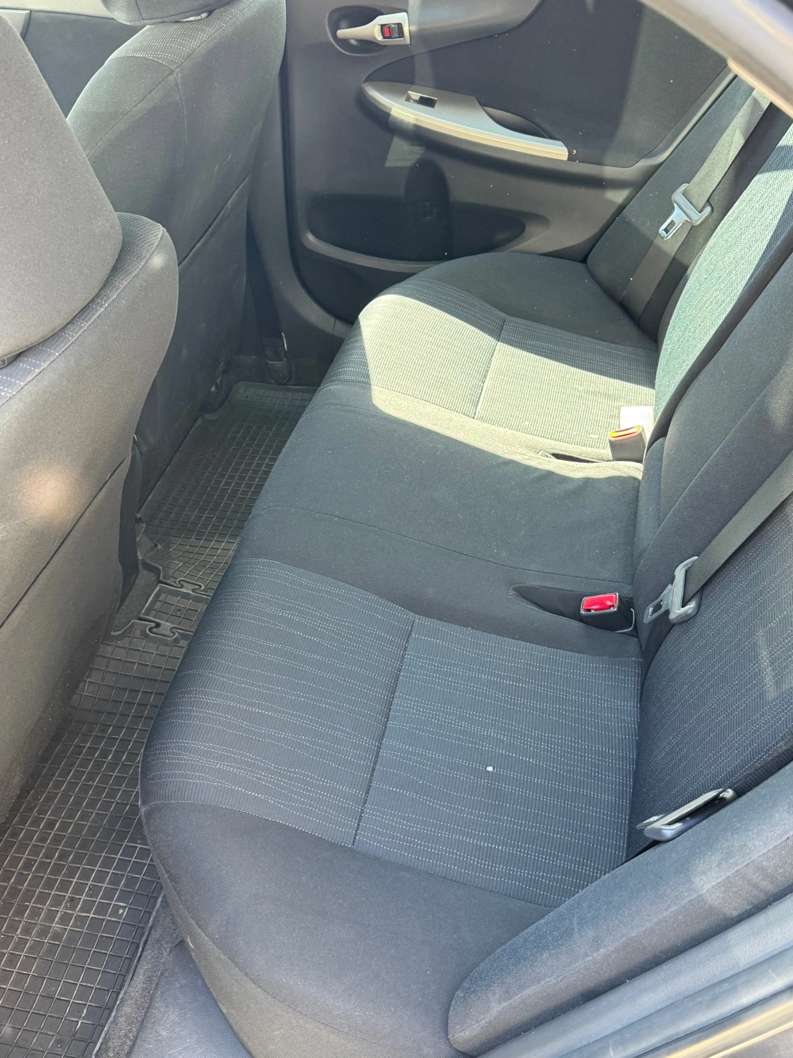 Toyota Corolla 2.0 D-4D, снимка 7 - Автомобили и джипове - 54384577