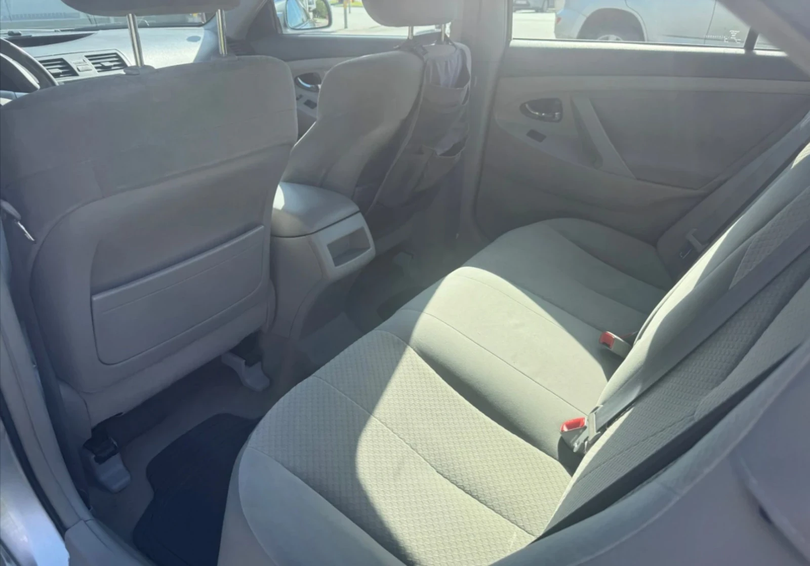 Toyota Camry LE, снимка 11 - Автомобили и джипове - 54749328