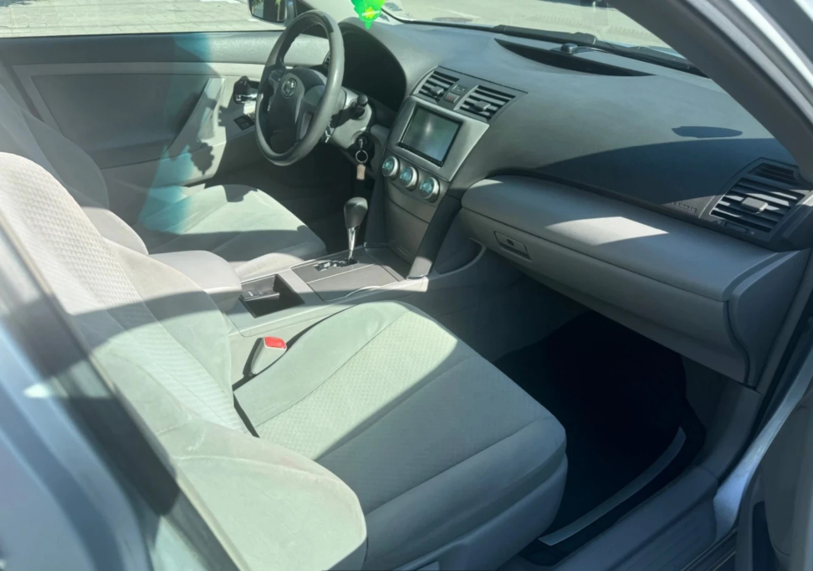 Toyota Camry LE, снимка 14 - Автомобили и джипове - 54749328