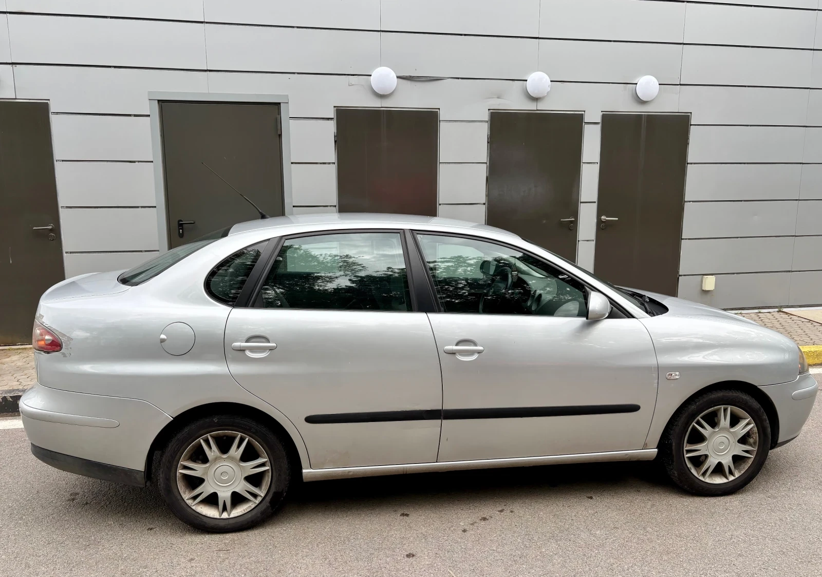 Seat Cordoba 1.9 TDI, снимка 3 - Автомобили и джипове - 54803258