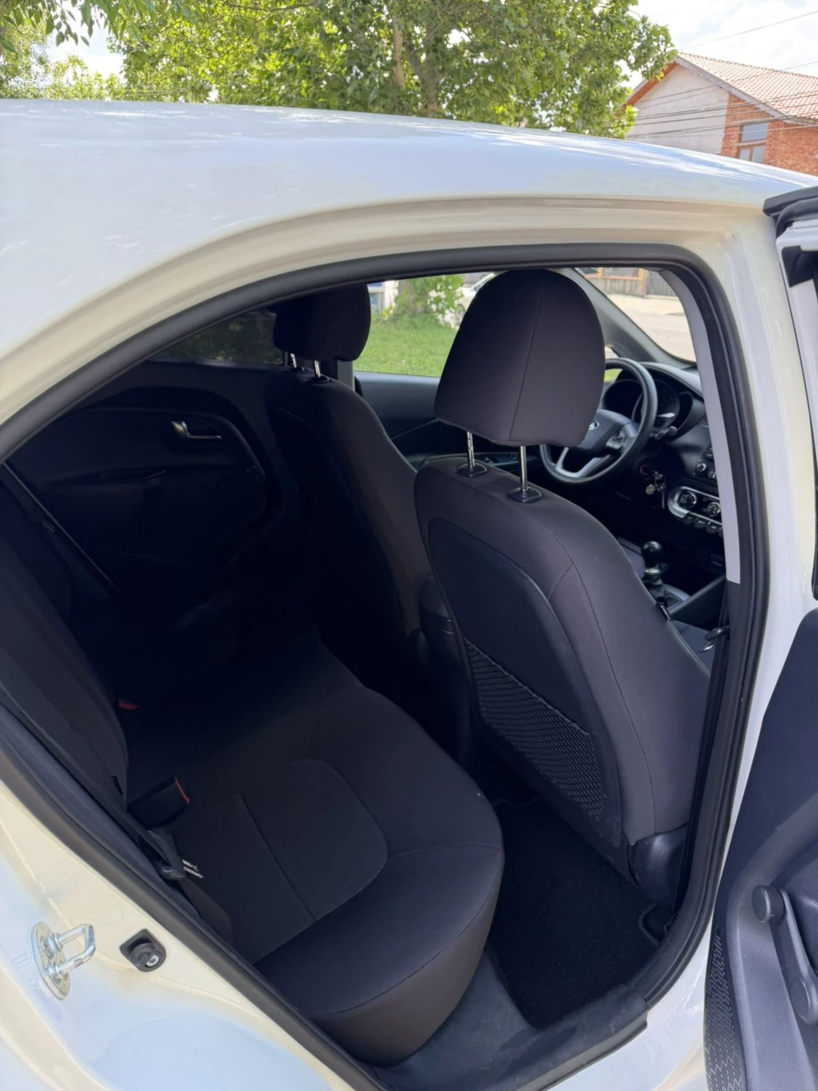 Kia Rio, снимка 13 - Автомобили и джипове - 55096992