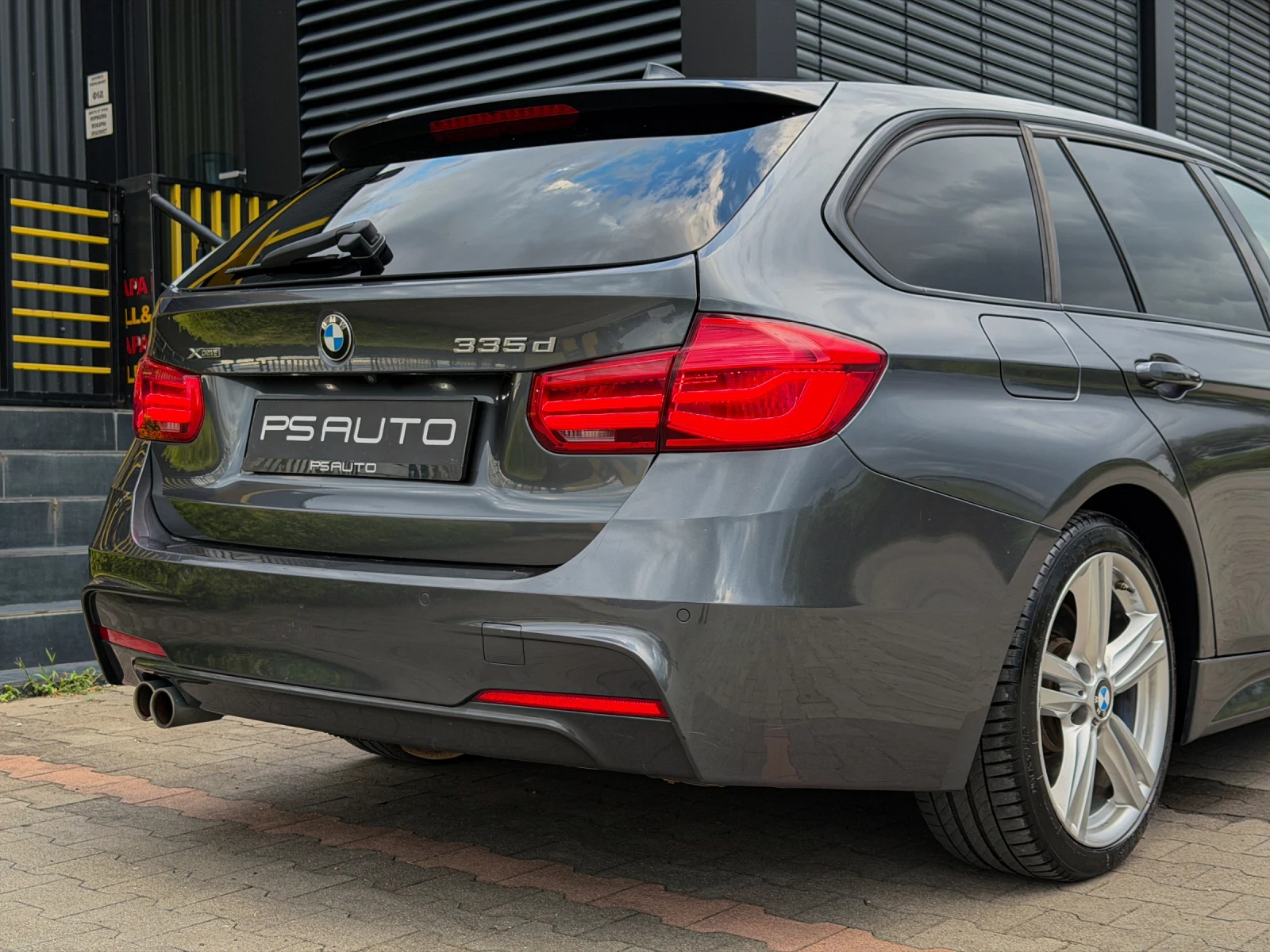 BMW 335 М-Пакет NBT EVO / Full LED, снимка 17 - Автомобили и джипове - 55160344