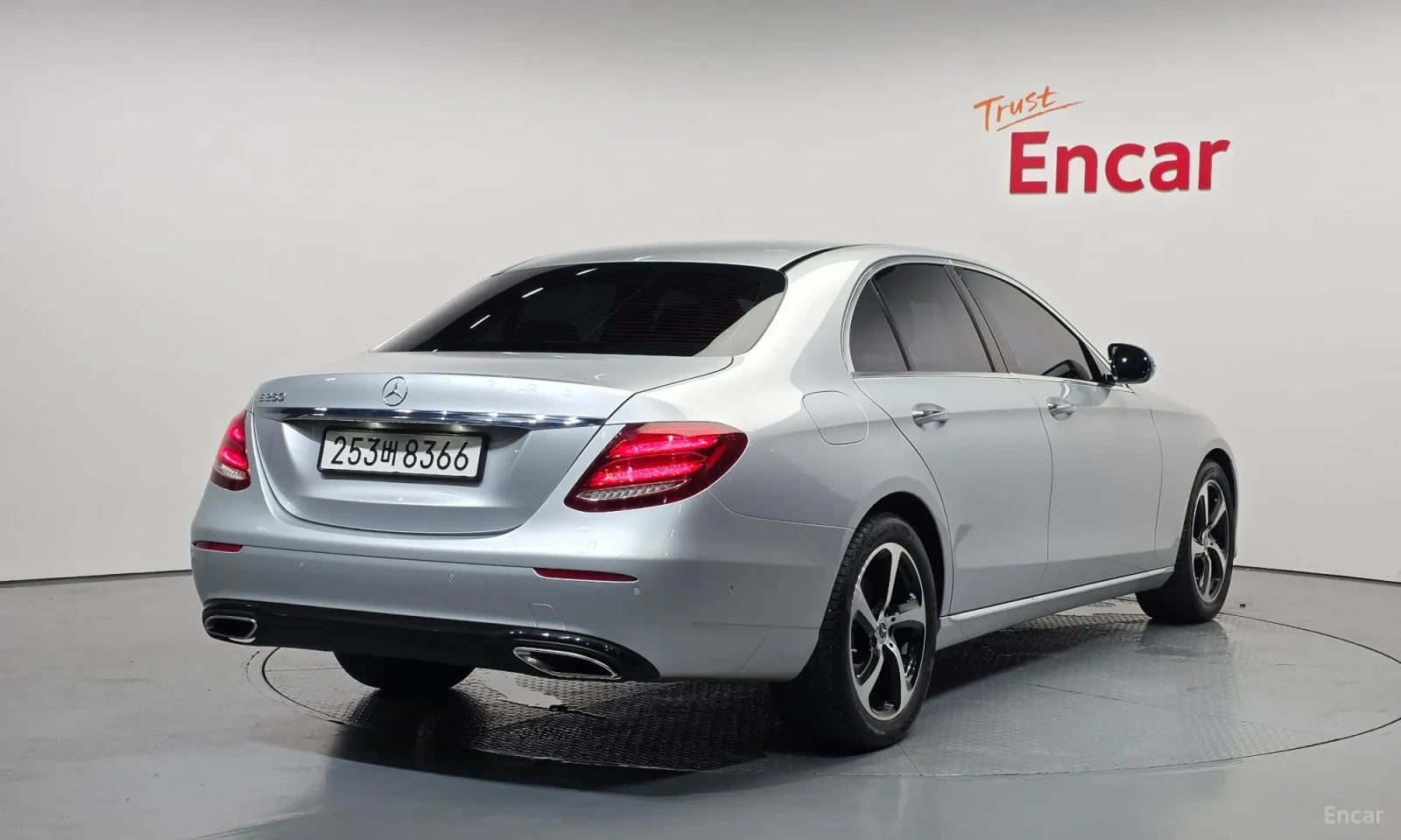 Mercedes-Benz E 250 UNIKAT* 2020* 22000KM!!!, снимка 2 - Автомобили и джипове - 55170404