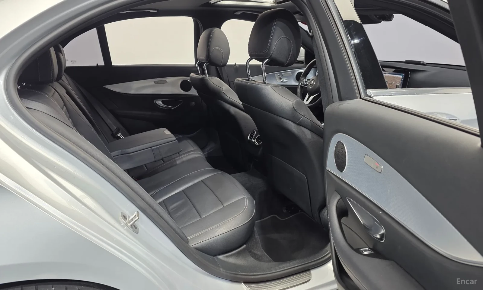 Mercedes-Benz E 250 UNIKAT* 2020* 22000KM!!!, снимка 12 - Автомобили и джипове - 55170404