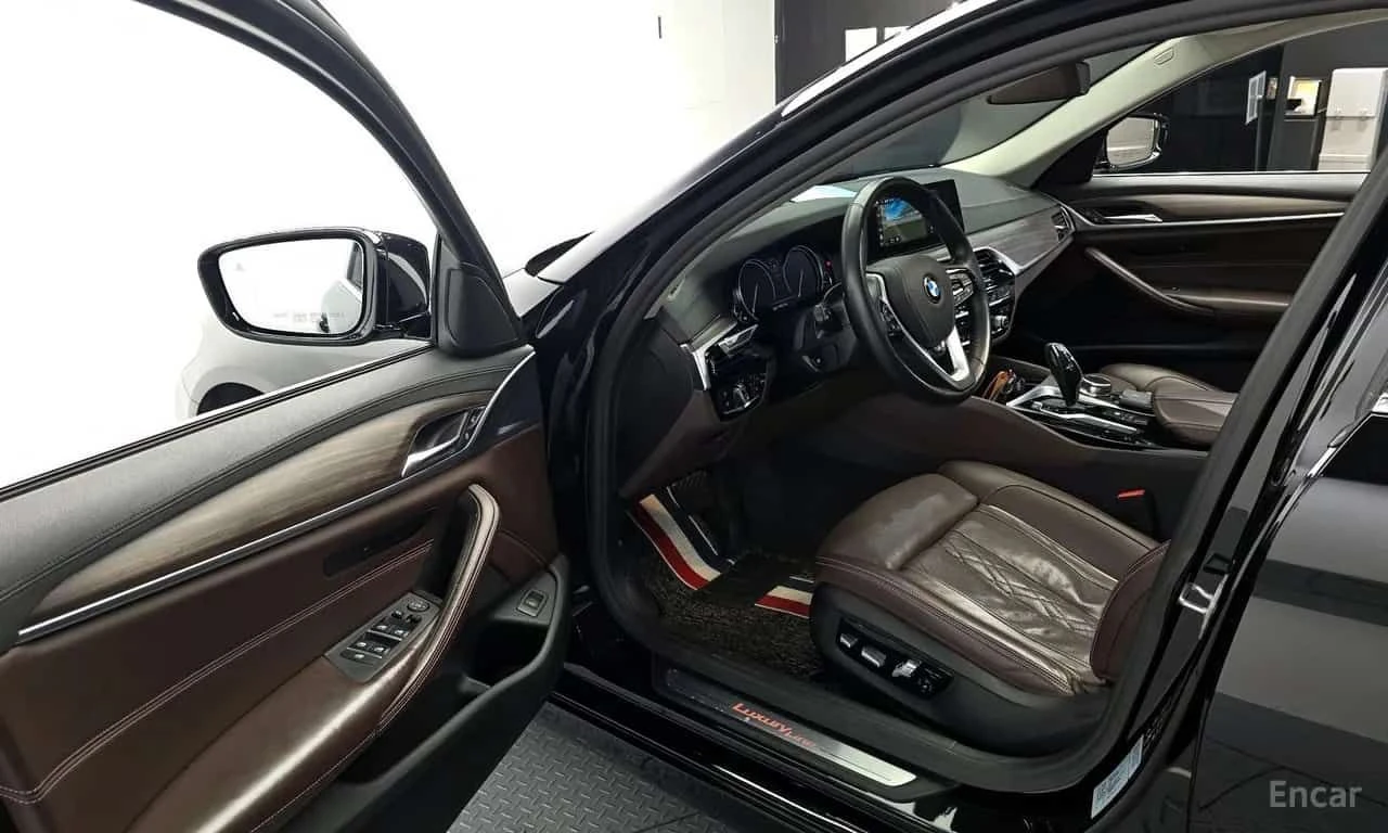 BMW 530 * xDrive Luxury Plus * ДИСТРОНИК * ОБДУХВАНЕ * , снимка 10 - Автомобили и джипове - 55703056