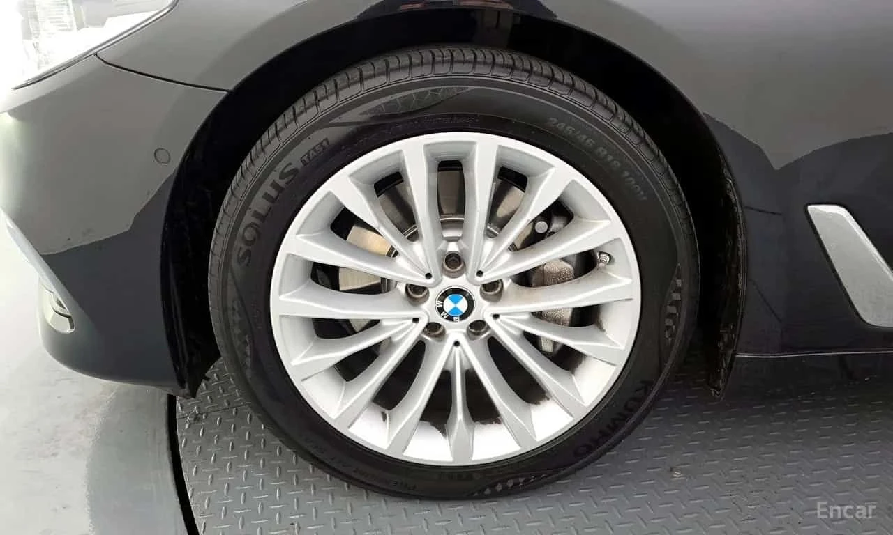 BMW 530 * xDrive Luxury Plus * ДИСТРОНИК * ОБДУХВАНЕ * , снимка 5 - Автомобили и джипове - 55703056