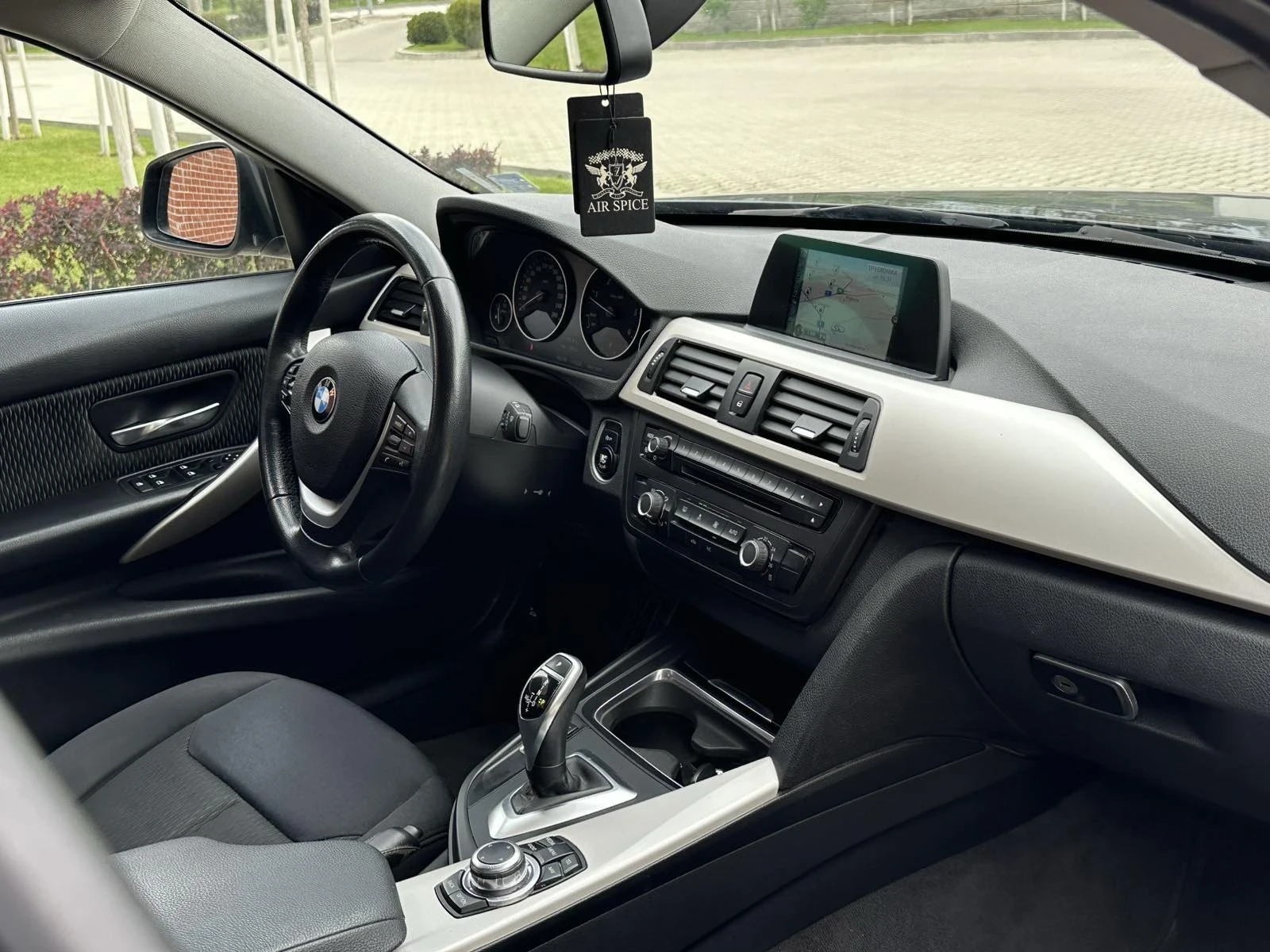 BMW 315 320d Xdrive, снимка 9 - Автомобили и джипове - 55873585