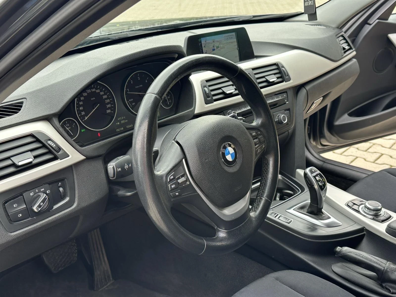 BMW 315 320d Xdrive, снимка 10 - Автомобили и джипове - 55873585