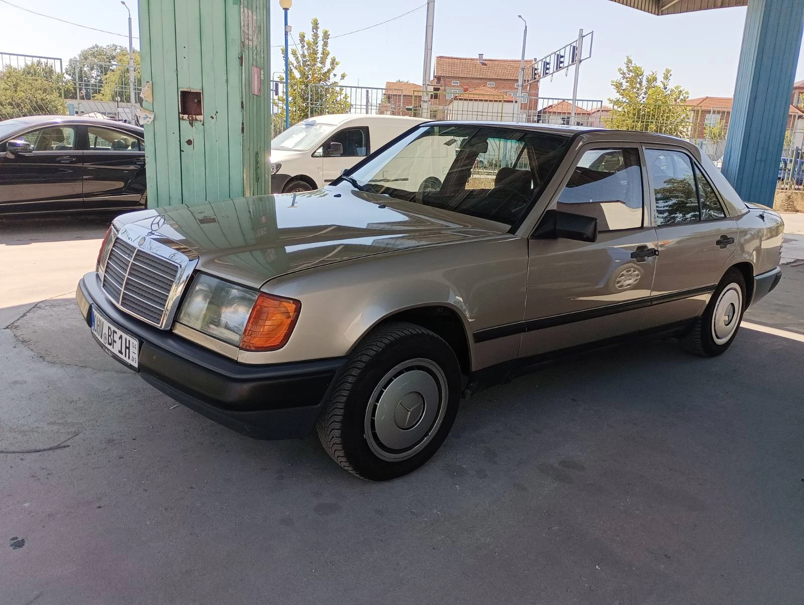 Mercedes-Benz 124 2.5
