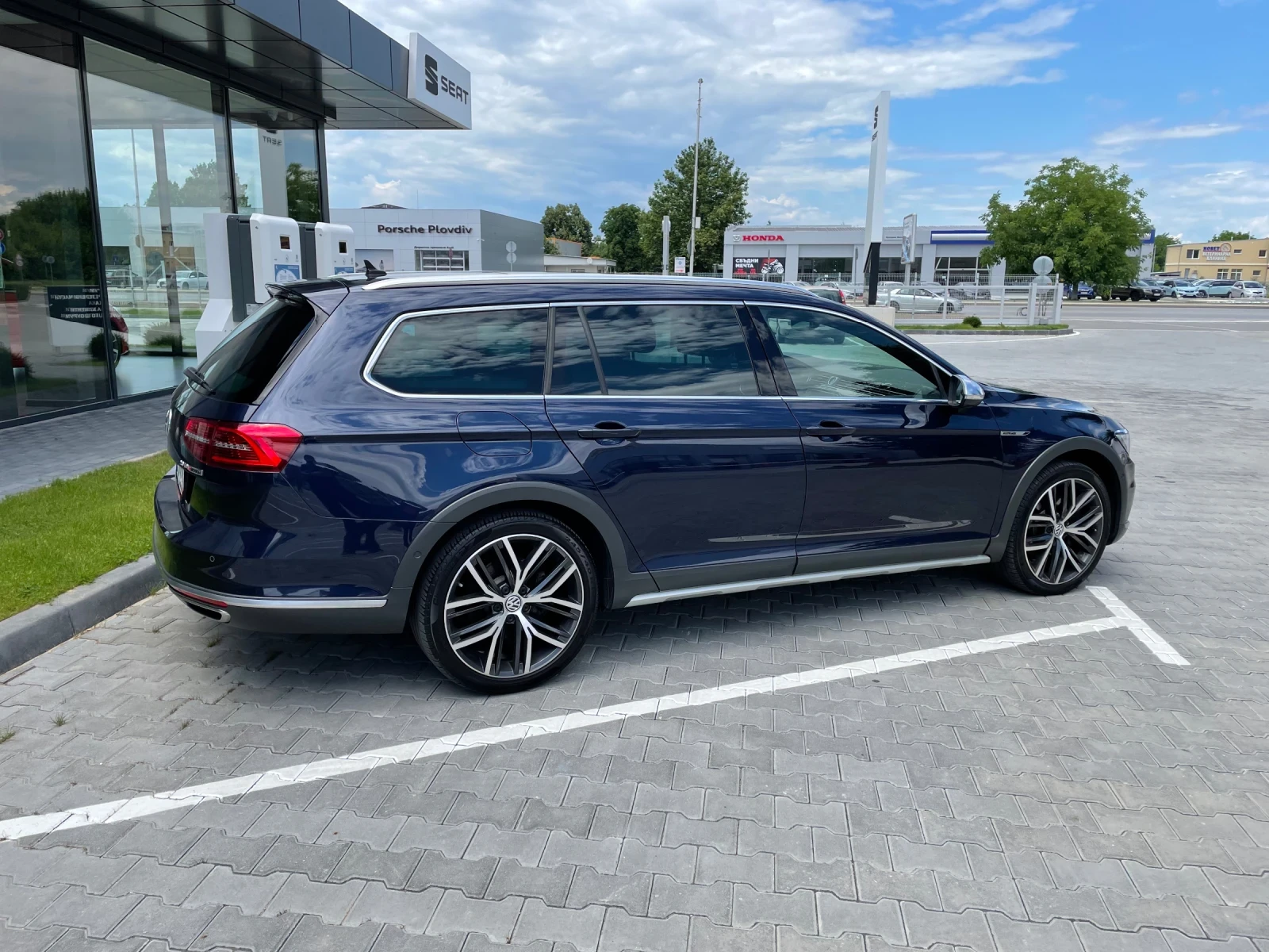 VW Passat Alltrack BiTurbo, снимка 2 - Автомобили и джипове - 56548322