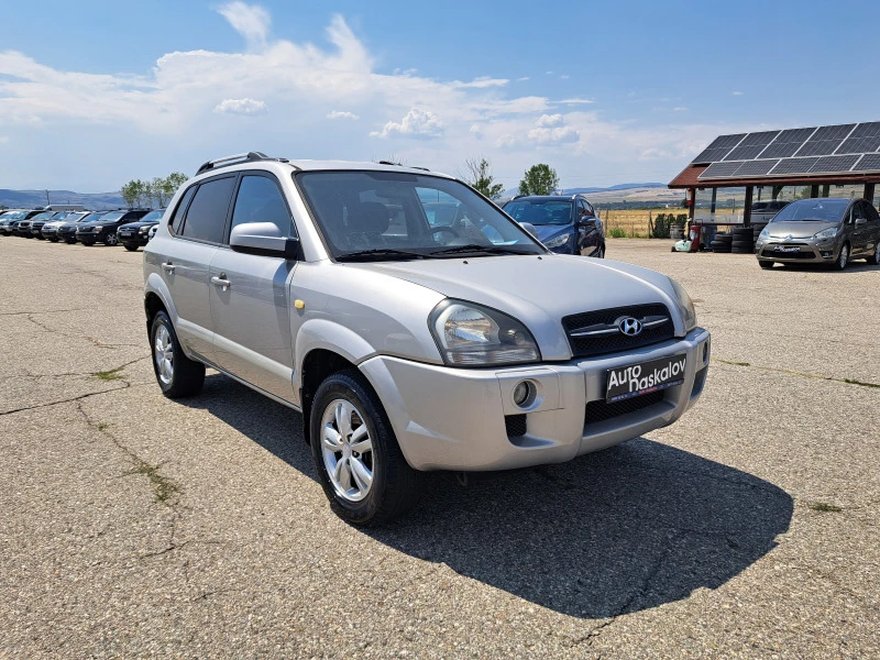 Hyundai Tucson 2, 0i  g-pl, снимка 3 - Автомобили и джипове - 46641408