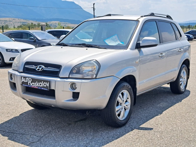 Hyundai Tucson 2, 0i  g-pl, снимка 1 - Автомобили и джипове - 46641408