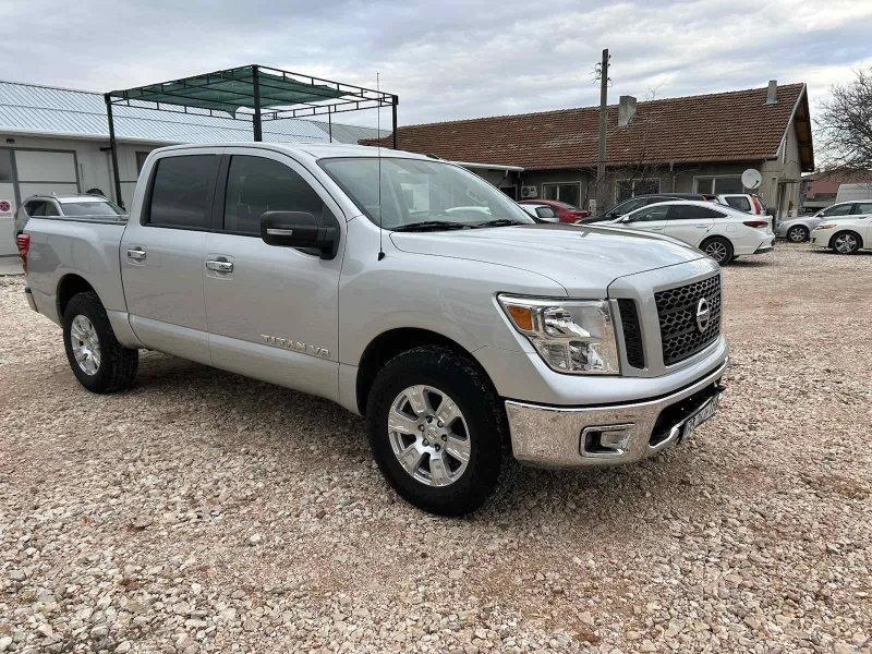 Nissan Titan crew cab SV, снимка 1 - Автомобили и джипове - 48326933