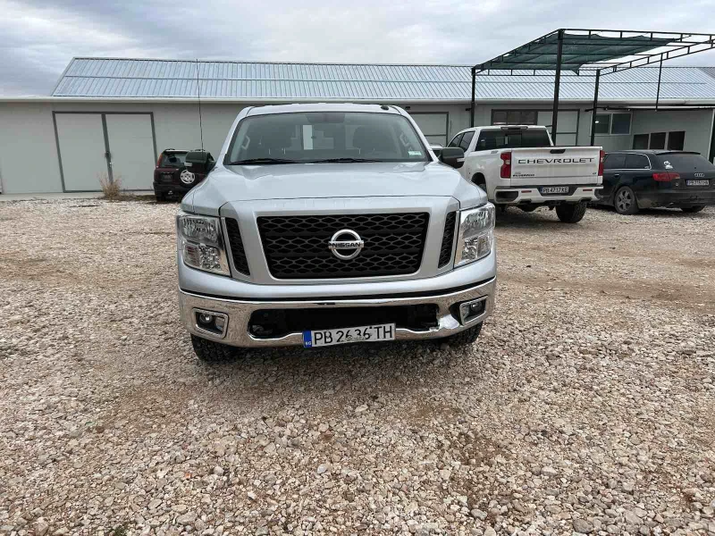 Nissan Titan crew cab SV, снимка 2 - Автомобили и джипове - 48326933