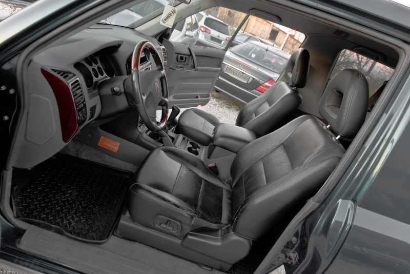 Mitsubishi Pajero 3.2d 6sk., снимка 11 - Автомобили и джипове - 52909065
