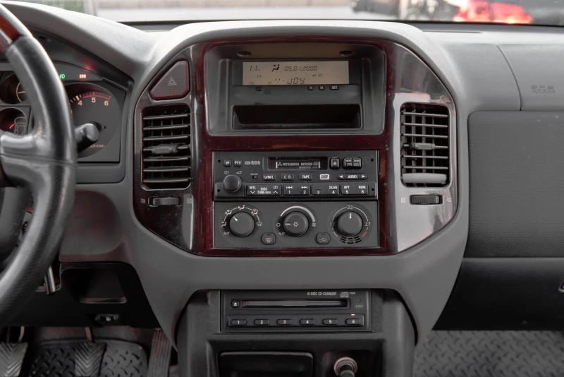 Mitsubishi Pajero 3.2d 6sk., снимка 17 - Автомобили и джипове - 52909065