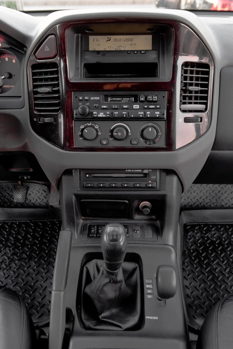 Mitsubishi Pajero 3.2d 6sk., снимка 16 - Автомобили и джипове - 52909065