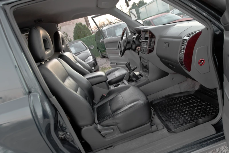 Mitsubishi Pajero 3.2d 6sk., снимка 10 - Автомобили и джипове - 52909065