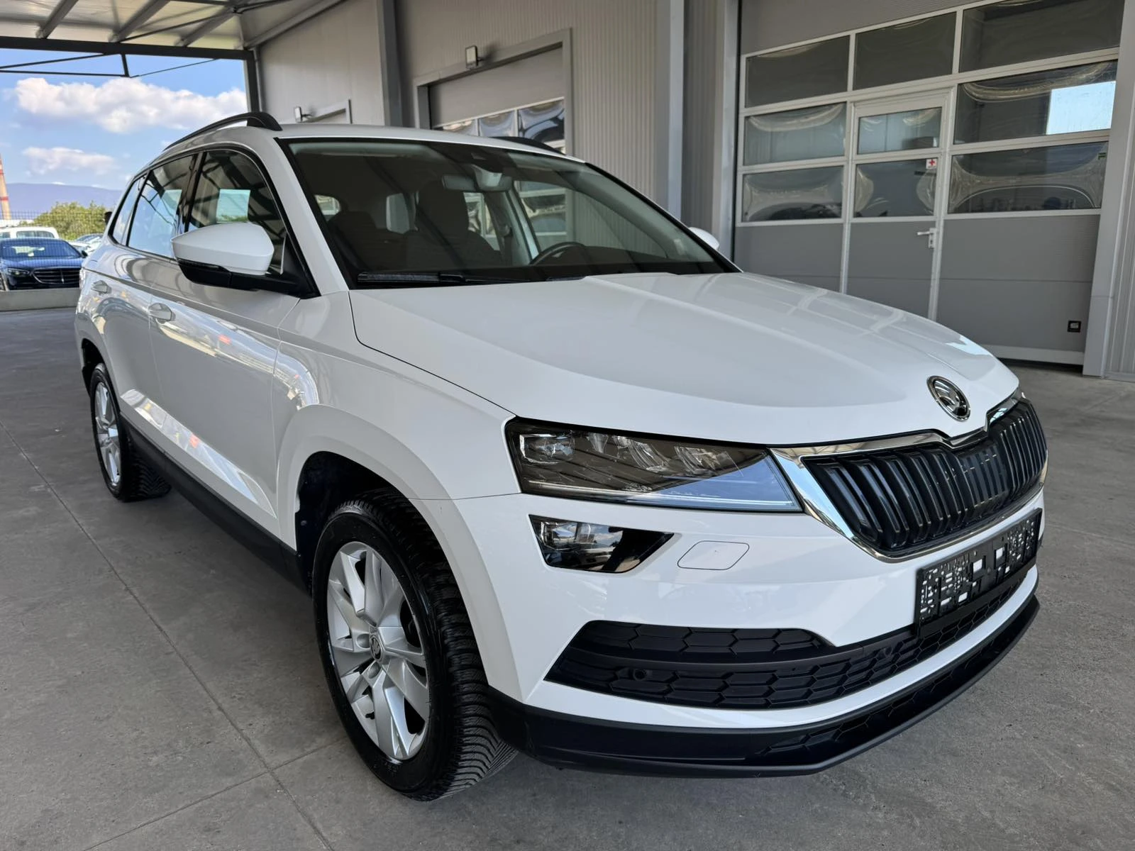 Skoda Karoq 116ps* DSG* DISTRONIC* НАВИ* КОЖА* , снимка 7 - Автомобили и джипове - 54105830