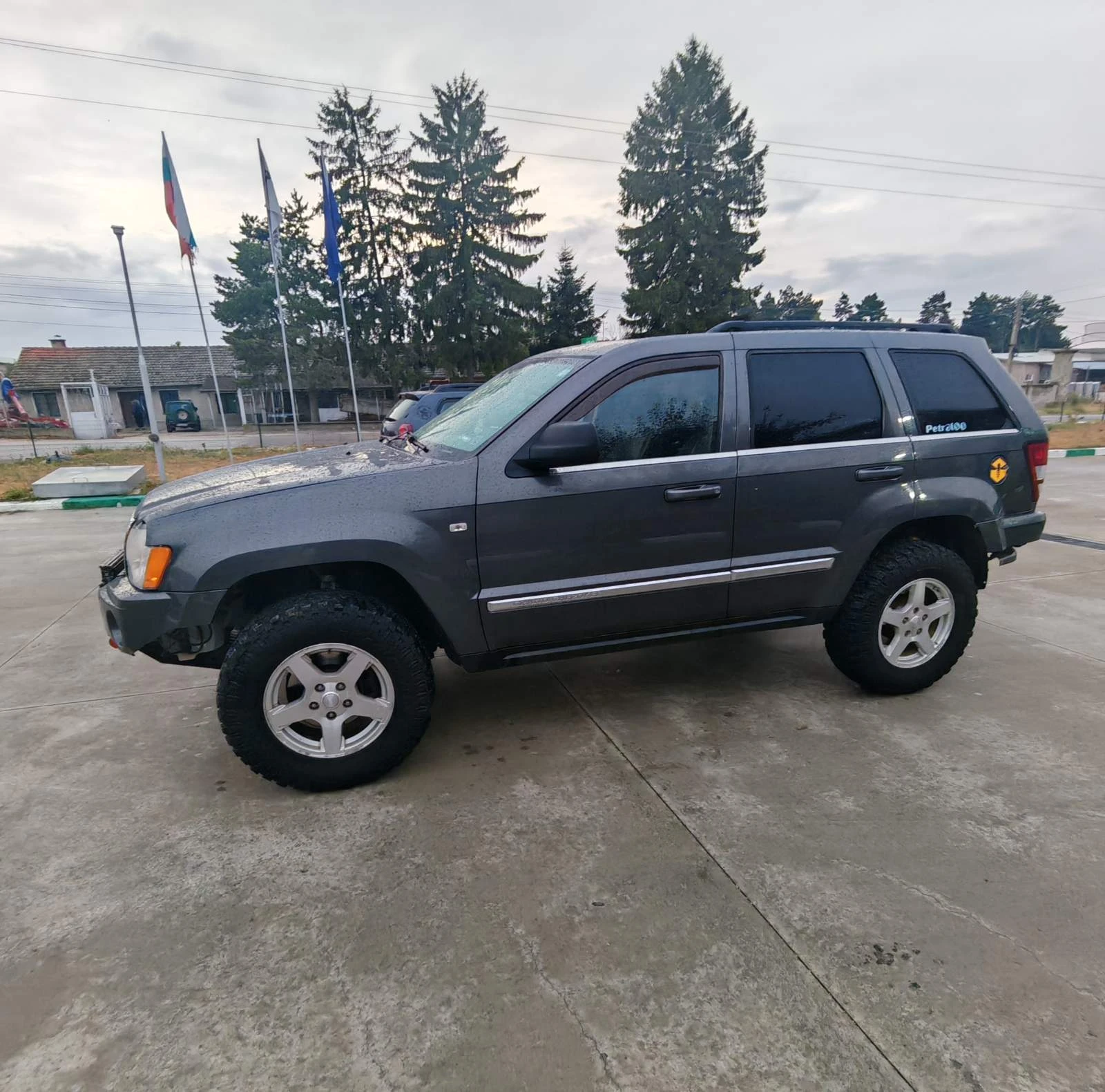 Jeep Grand cherokee, снимка 17 - Автомобили и джипове - 54239384