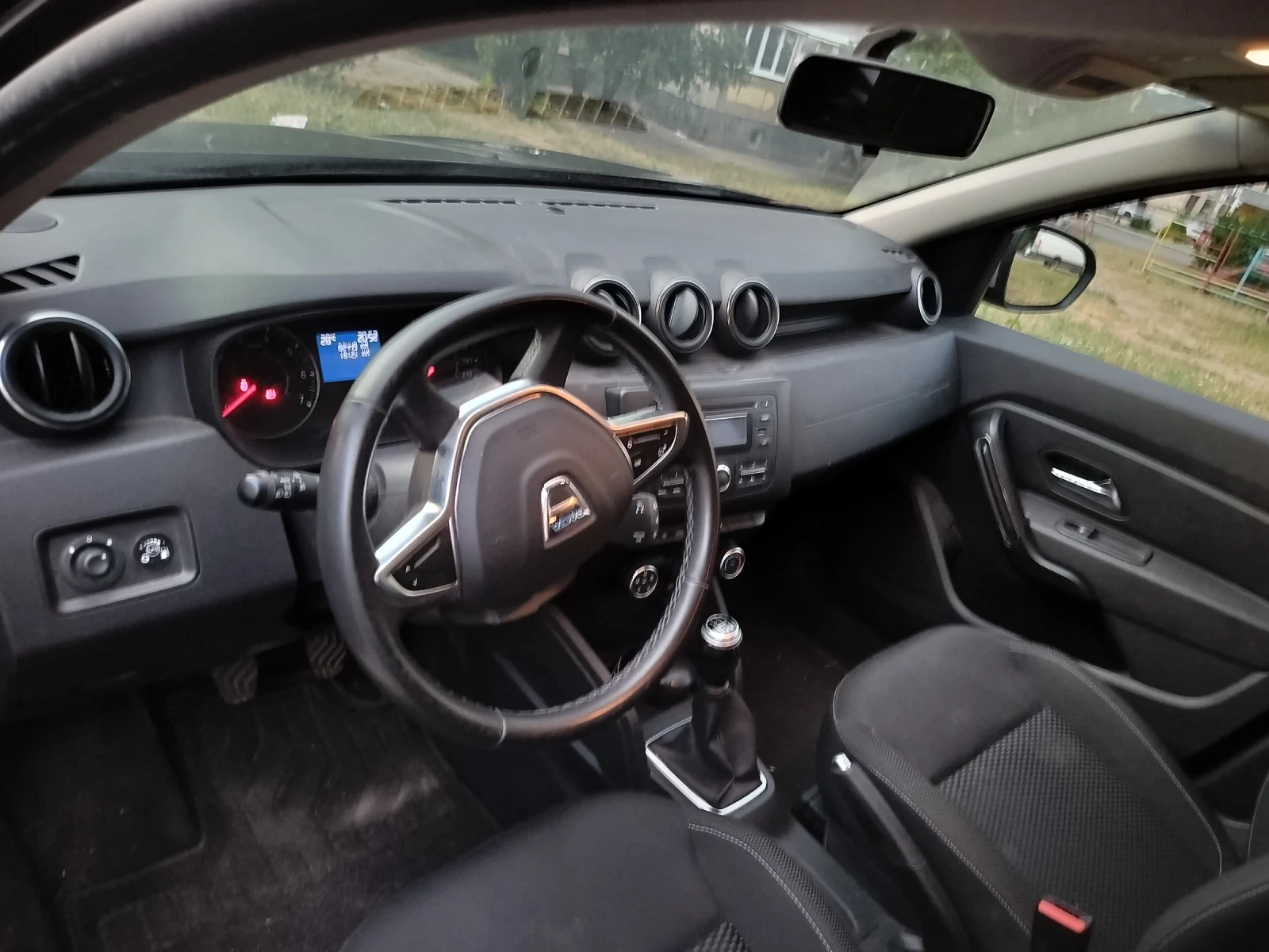 Dacia Duster, снимка 8 - Автомобили и джипове - 55304691