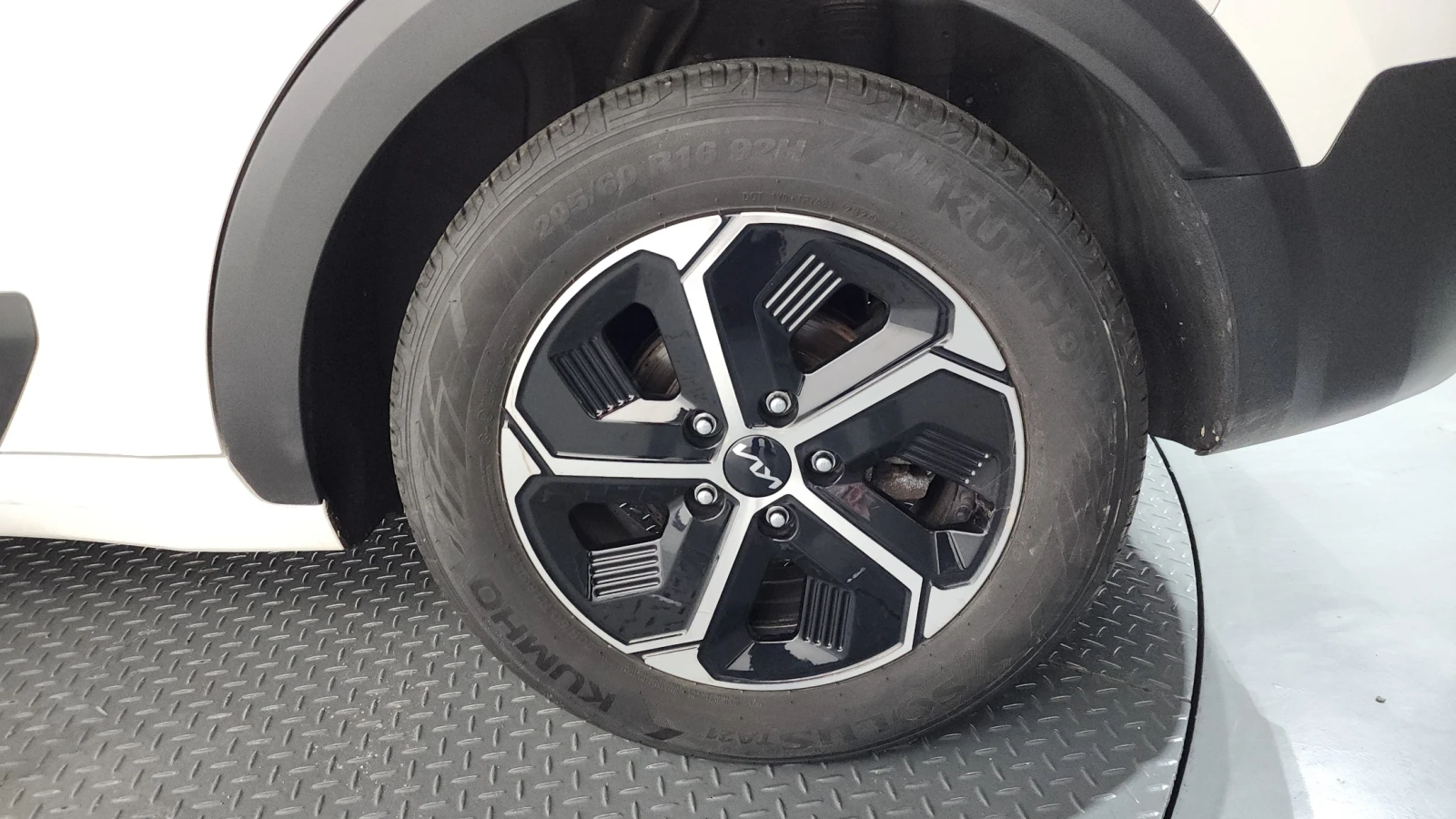 Kia Niro 1.6 Hybrid Trendy | Distronic | Навигация | Камера, снимка 11 - Автомобили и джипове - 55327937
