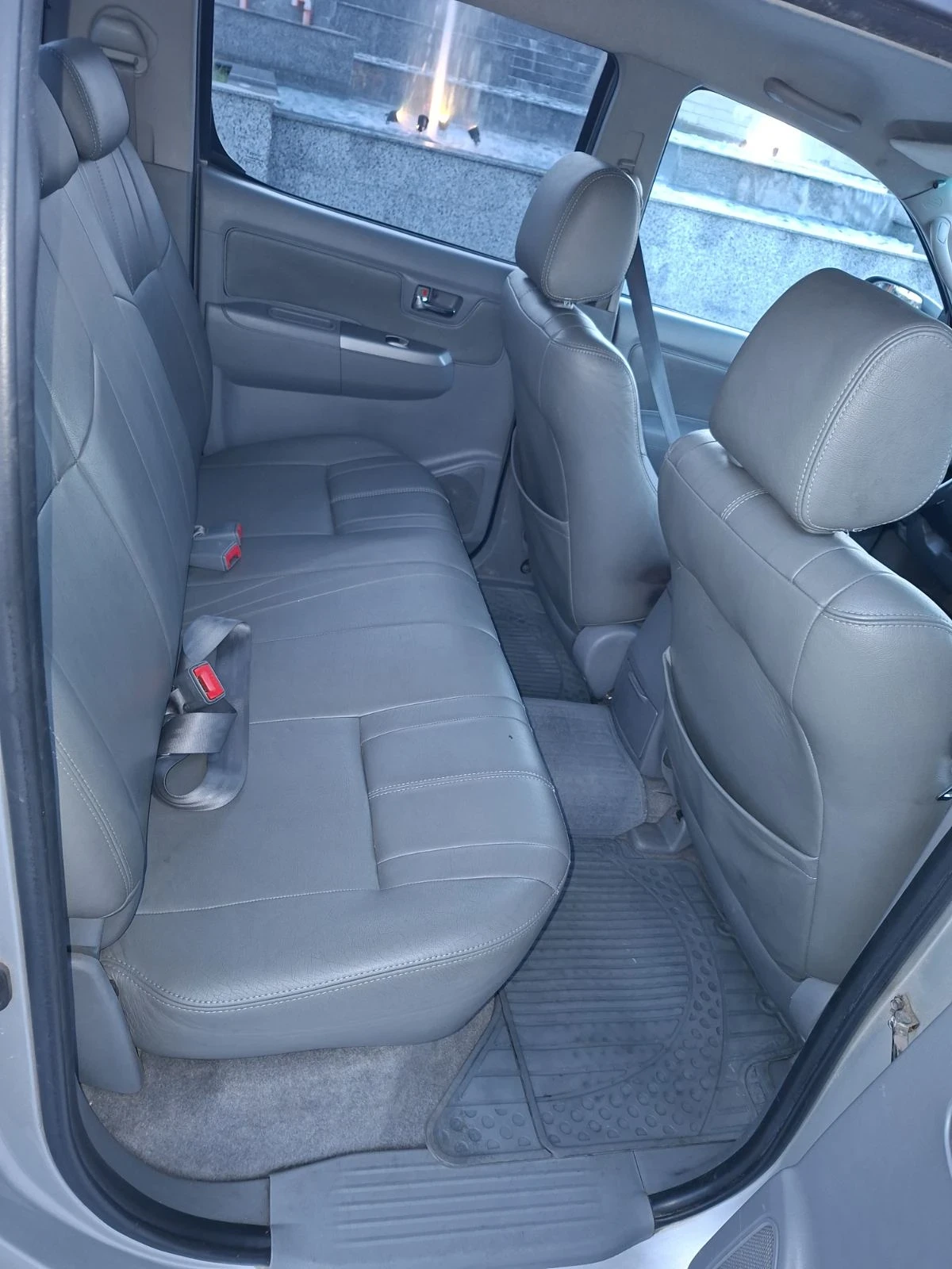 Toyota Hilux 3.0 D4D , снимка 10 - Автомобили и джипове - 55630889