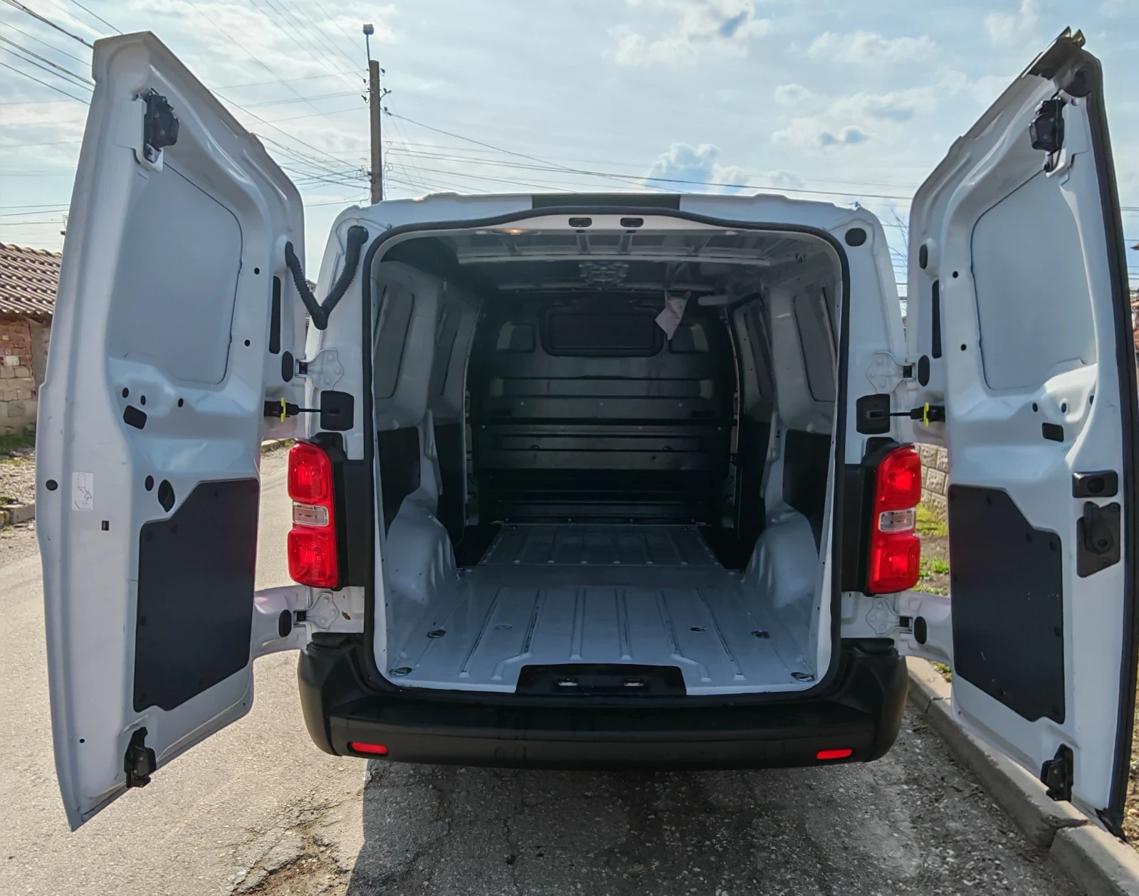 Opel Vivaro, снимка 7 - Бусове и автобуси - 54229159