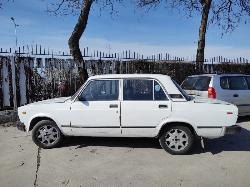 Lada 2105, снимка 1 - Автомобили и джипове - 49440596