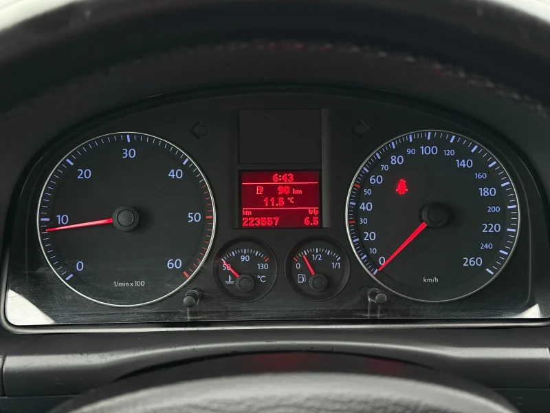 VW Touran 1.9TDi 105к.с * Климатроник* , снимка 15 - Автомобили и джипове - 52372497