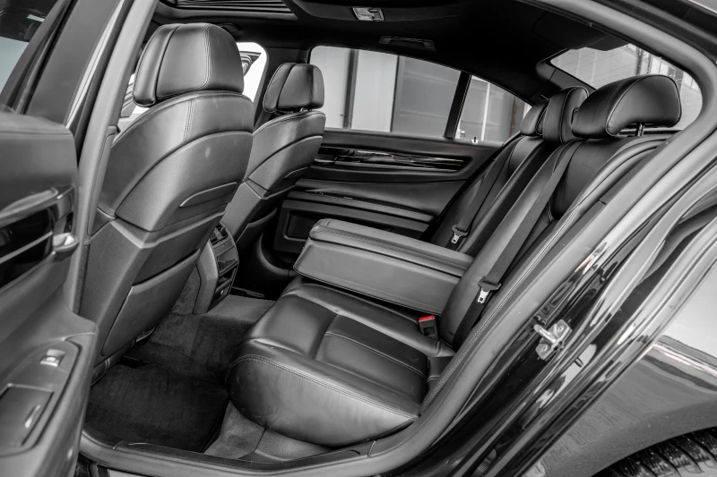 BMW 750 Лизинг без доказване на доходи M CAR BULGARIA , снимка 13 - Автомобили и джипове - 52845253