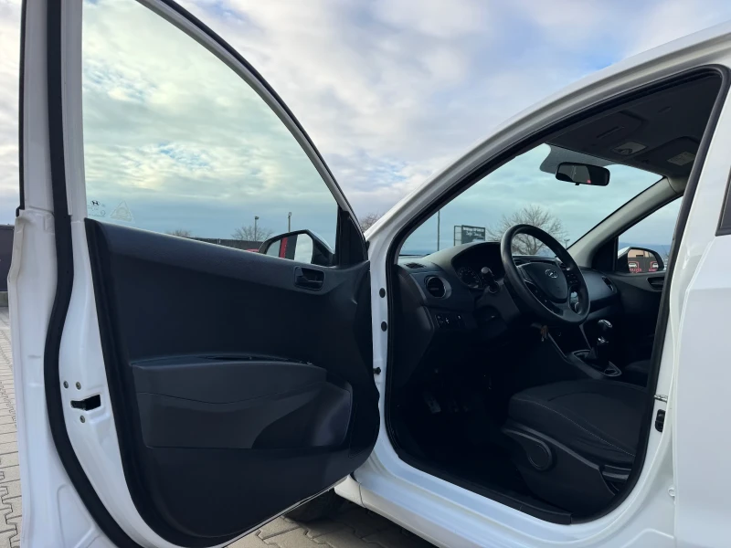 Hyundai I10 NAVI SERVIZ , снимка 9 - Автомобили и джипове - 52913875