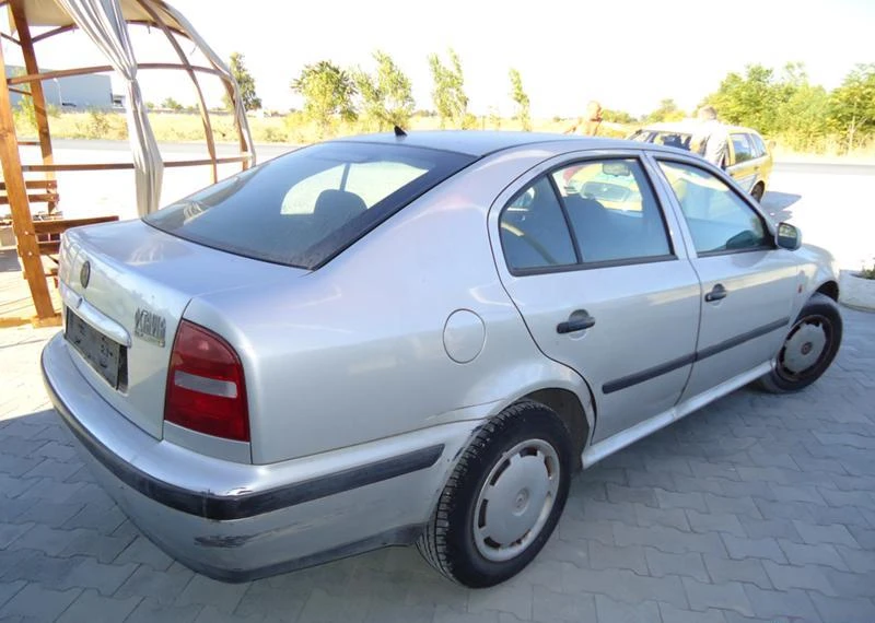 Skoda Octavia 1.6i 1.9tdi 2.0i, снимка 4 - Автомобили и джипове - 3935946