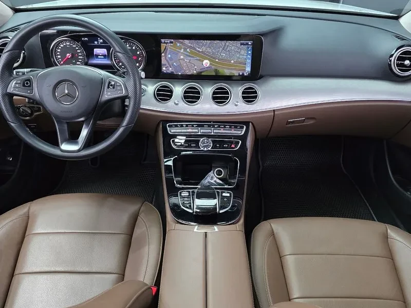 Mercedes-Benz E 200 Avantgarde, снимка 7 - Автомобили и джипове - 55689901