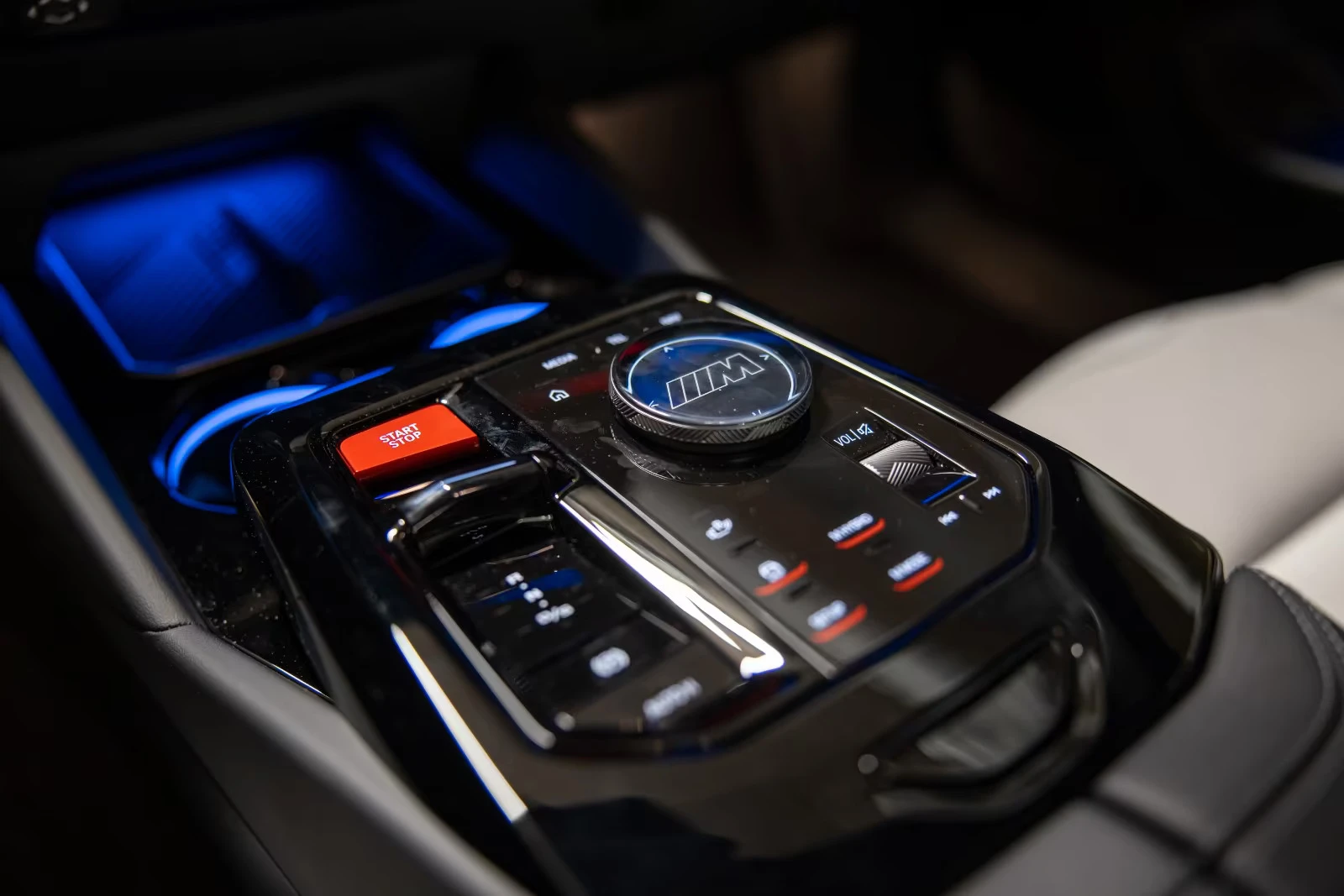 BMW M5 Ceramic* Carbon* M-DriversPack* B&W - изображение 9