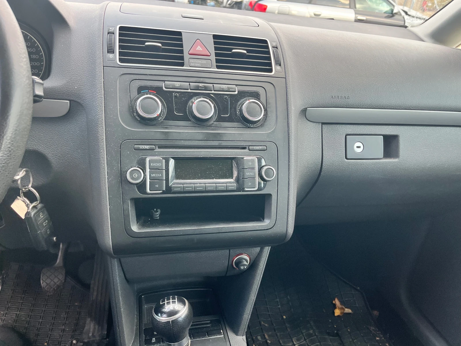 VW Touran 1.6TDI - изображение 10