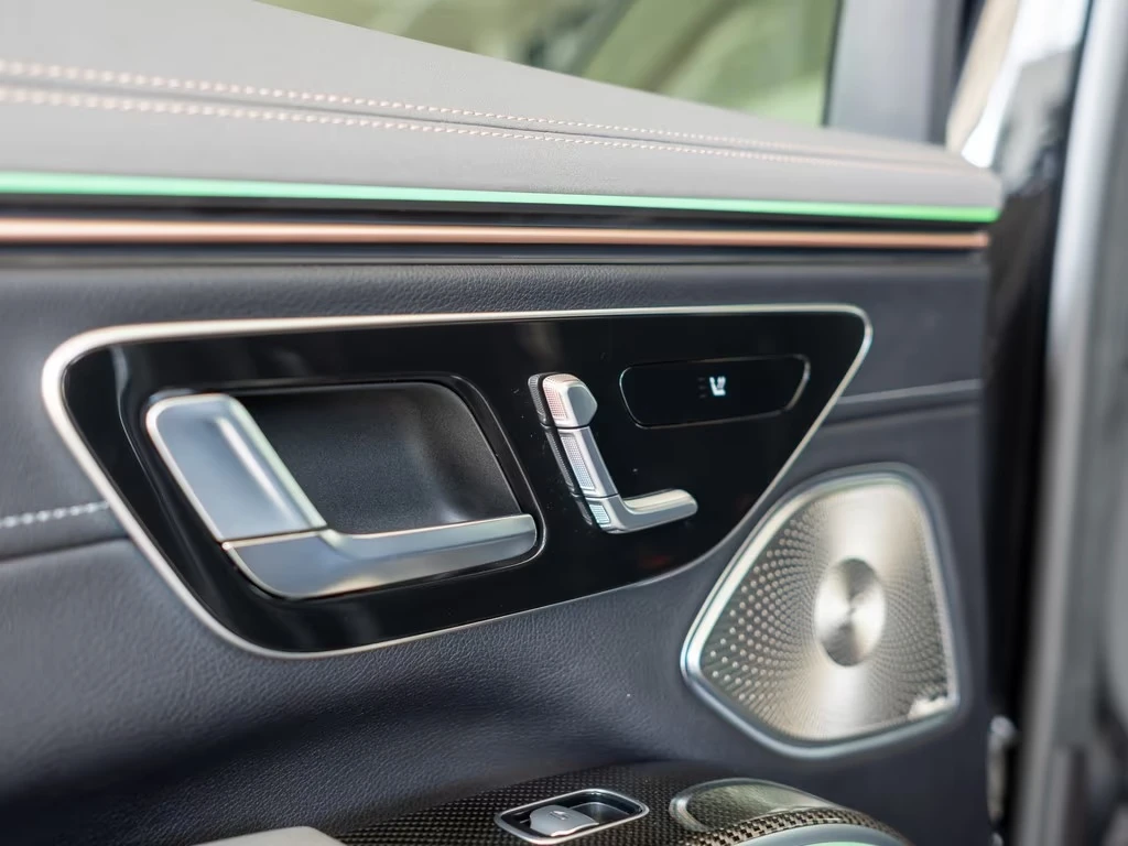 Mercedes-Benz EQS 580 AMG/SUV/4M/HYPERSCREEN/CARBON/BURM/PANO/TV/, снимка 10 - Автомобили и джипове - 53996333