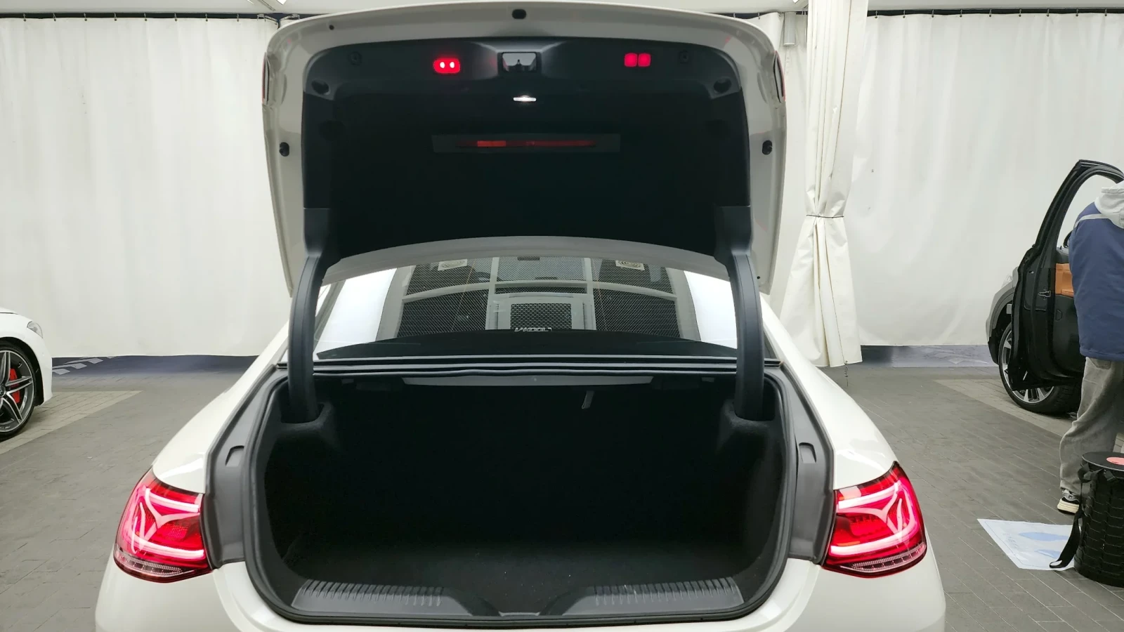 Mercedes-Benz CLS 400 3.0 CLS400d 4MATIC, Distronic, HeadUP, Обдух, 360-, снимка 16 - Автомобили и джипове - 54776937
