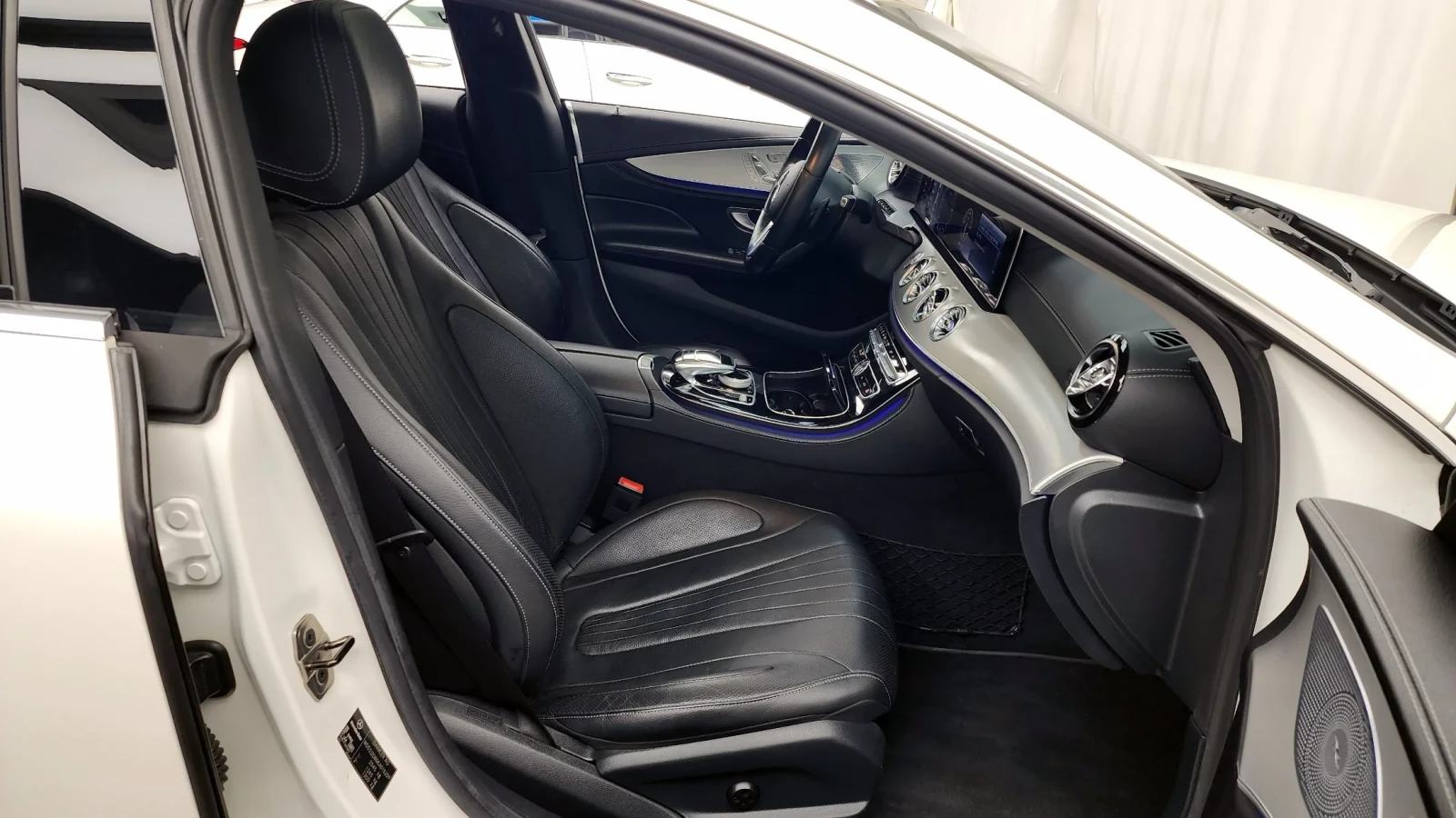 Mercedes-Benz CLS 400 3.0 CLS400d 4MATIC, Distronic, HeadUP, Обдух, 360-, снимка 7 - Автомобили и джипове - 54776937