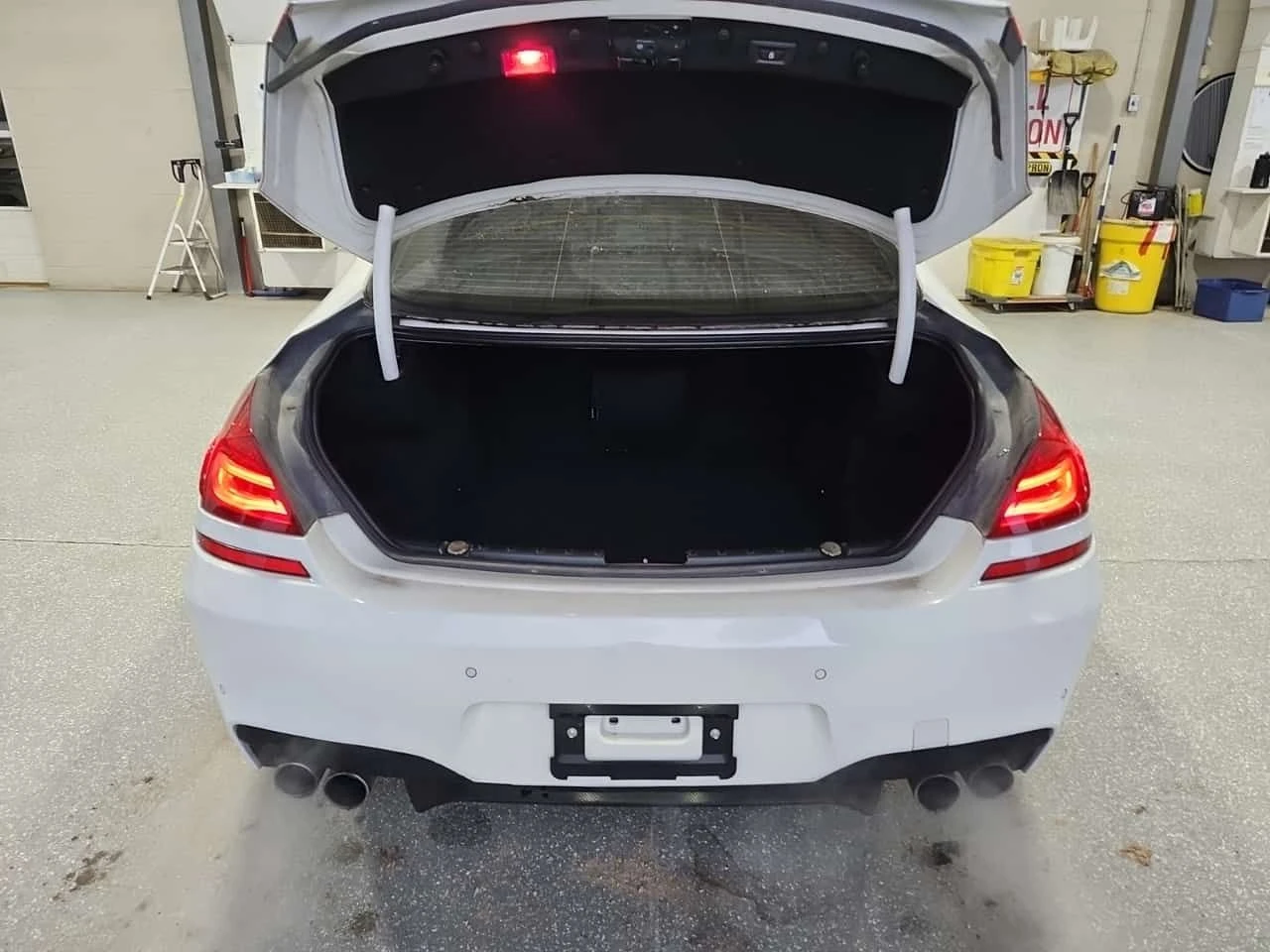 BMW M6  CARFAX/Bang & Olufsen/ПАМЕТ/ПОДГРЕВ/ЛЕНТИ, снимка 14 - Автомобили и джипове - 55270472