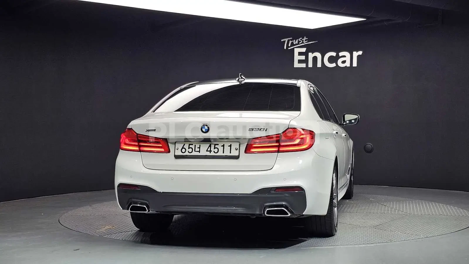 BMW 530 XDRIVE M SPORT + HEAD UP/360/PANO/FULL, снимка 4 - Автомобили и джипове - 55282145