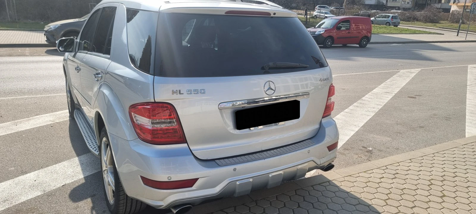 Mercedes-Benz ML 550 * AMG* 5.5 V8* 388HP* KLESS* HARMAN KARDON* CARFAX, снимка 4 - Автомобили и джипове - 55736322