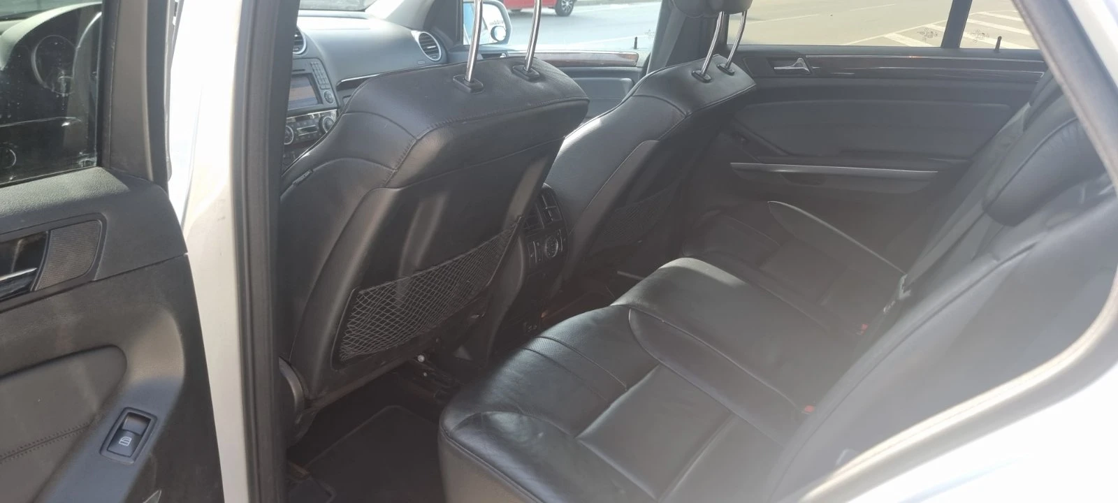 Mercedes-Benz ML 550 * AMG* 5.5 V8* 388HP* KLESS* HARMAN KARDON* CARFAX, снимка 13 - Автомобили и джипове - 55736322