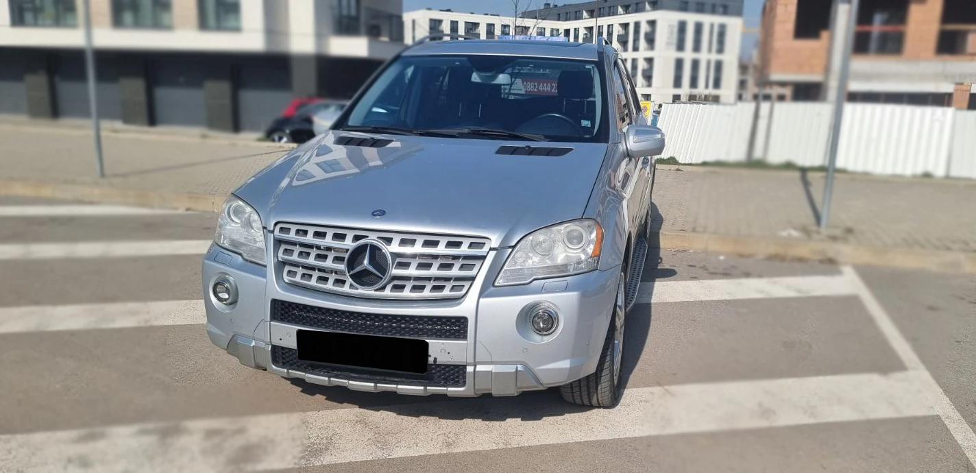 Mercedes-Benz ML 550 * AMG* 5.5 V8* 388HP* KLESS* HARMAN KARDON* CARFAX, снимка 2 - Автомобили и джипове - 55736322