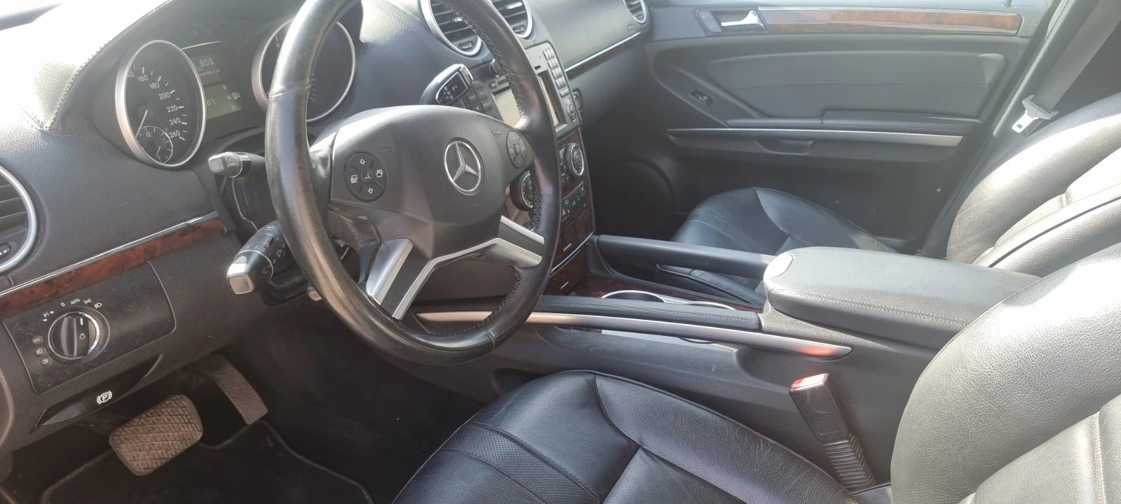 Mercedes-Benz ML 550 * AMG* 5.5 V8* 388HP* KLESS* HARMAN KARDON* CARFAX, снимка 10 - Автомобили и джипове - 55736322